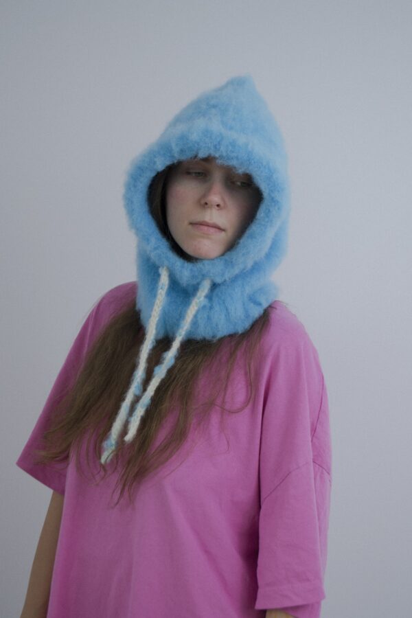 Kapturek blurred niebieski