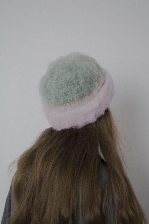 Czapka blurred morning dew