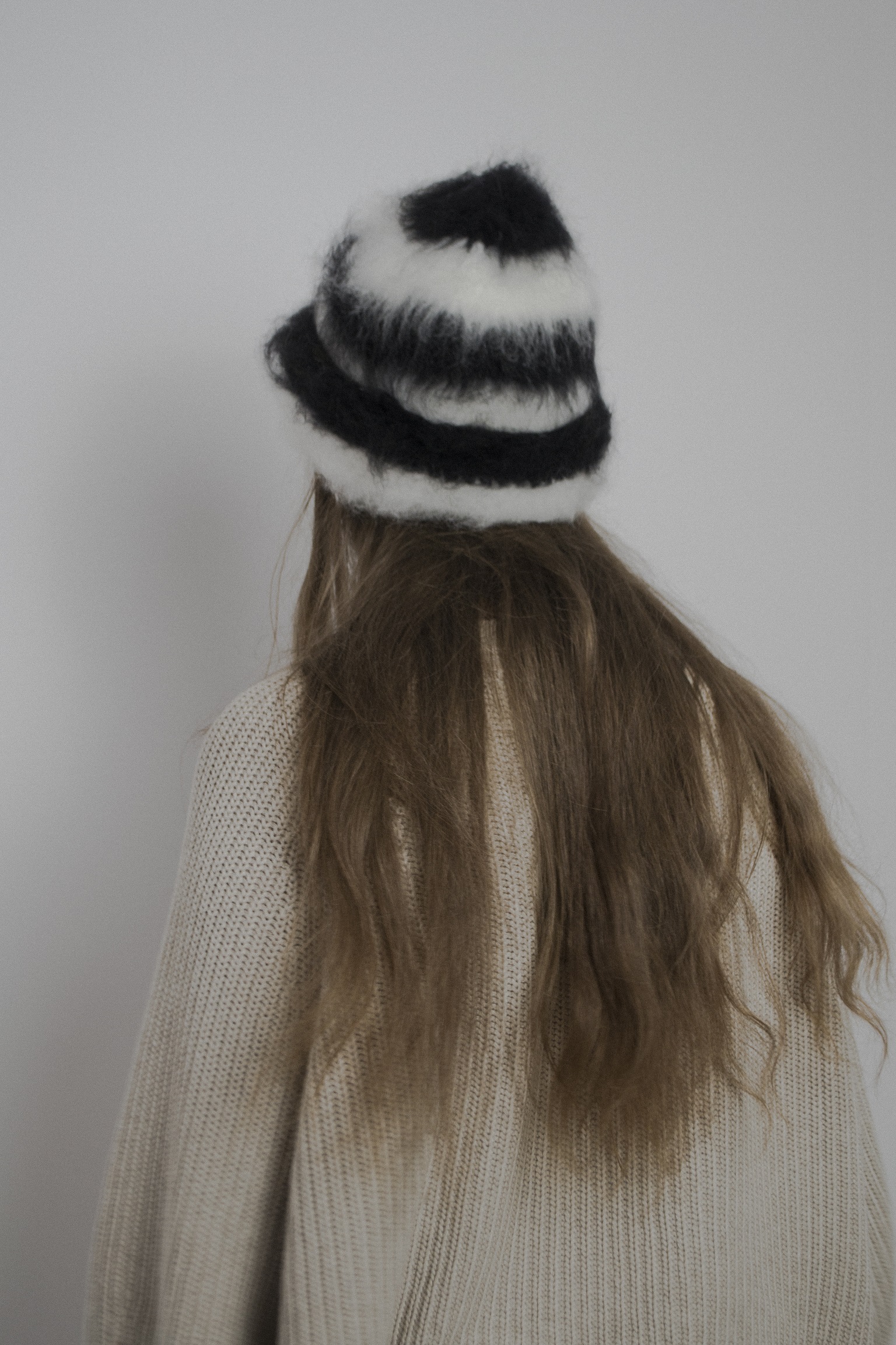 4 Czapka blurred zebra