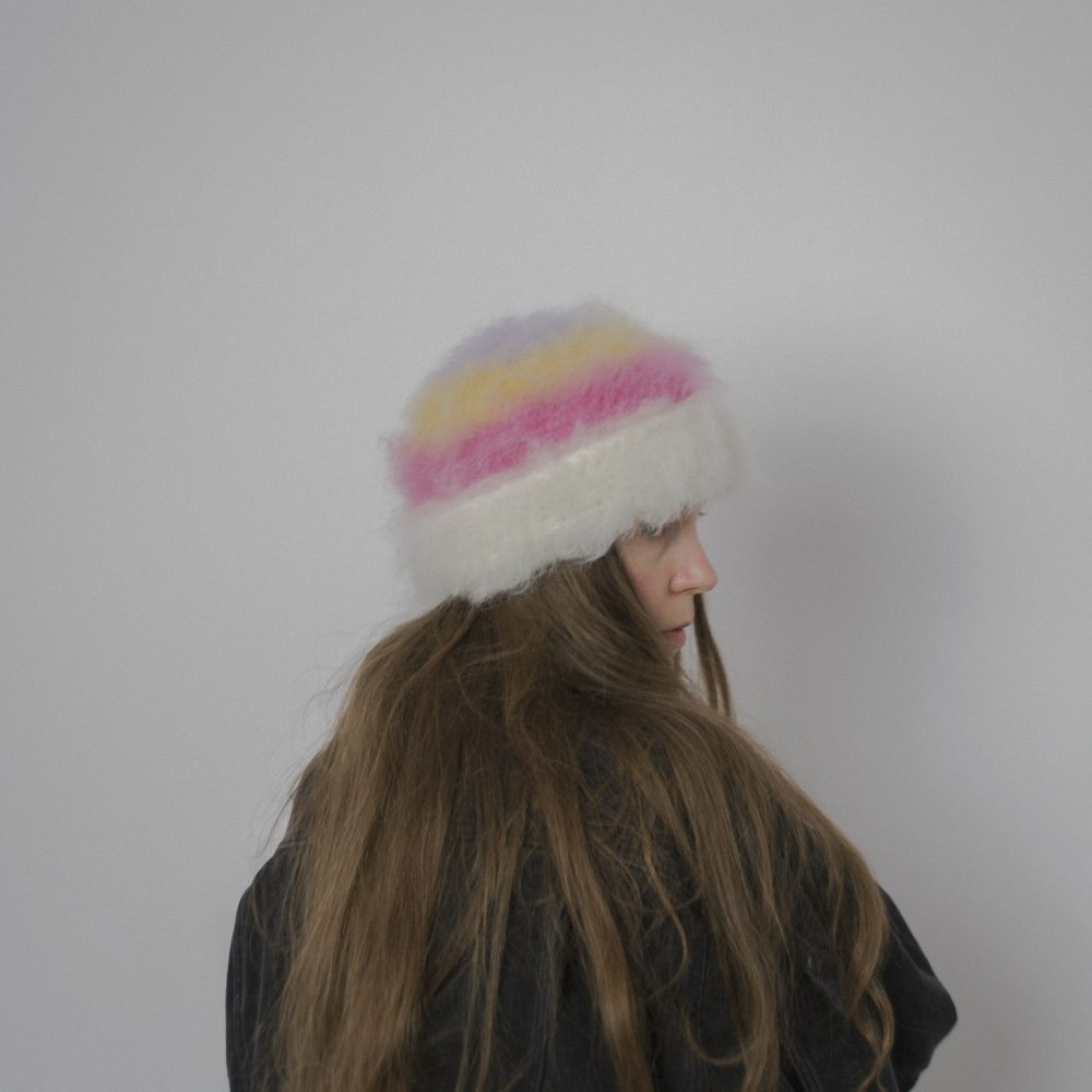 68 Czapka blurred kolorowa