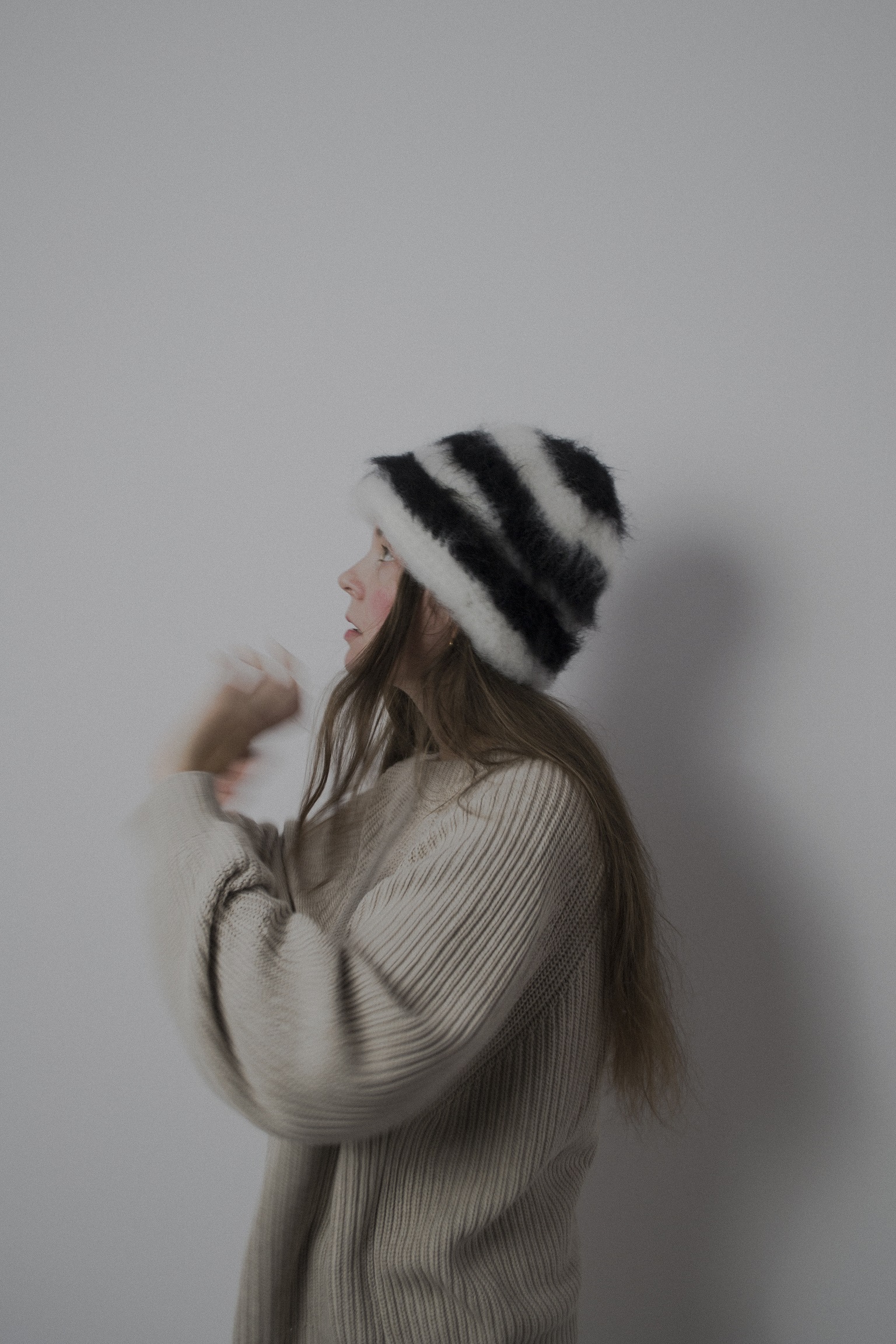7 Czapka blurred zebra