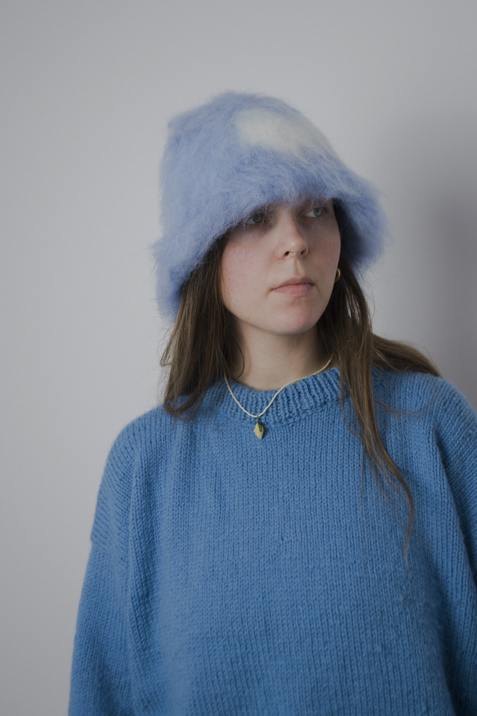 14 Kapelusz blurred blue heart