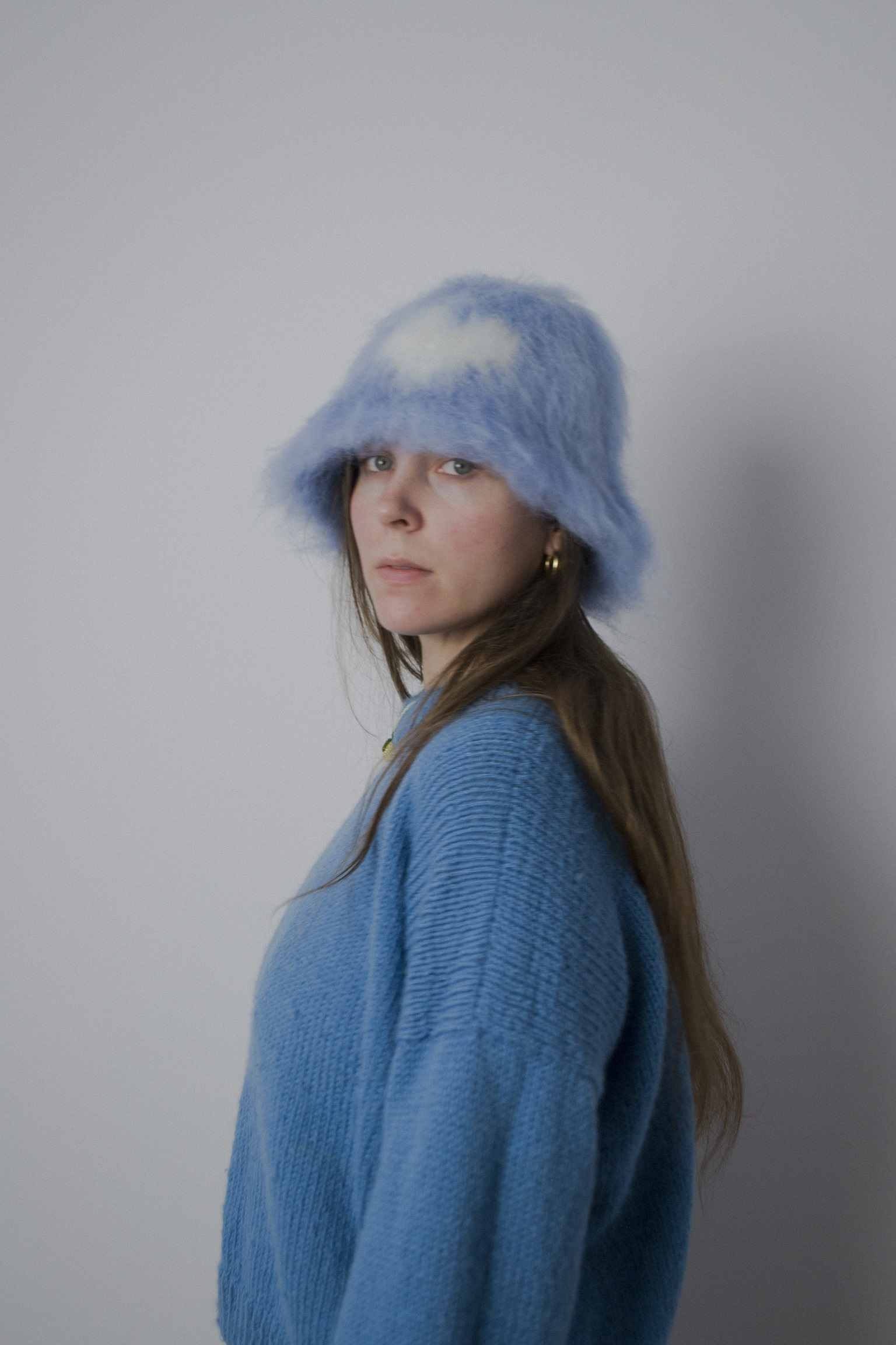 15 Kapelusz blurred blue heart