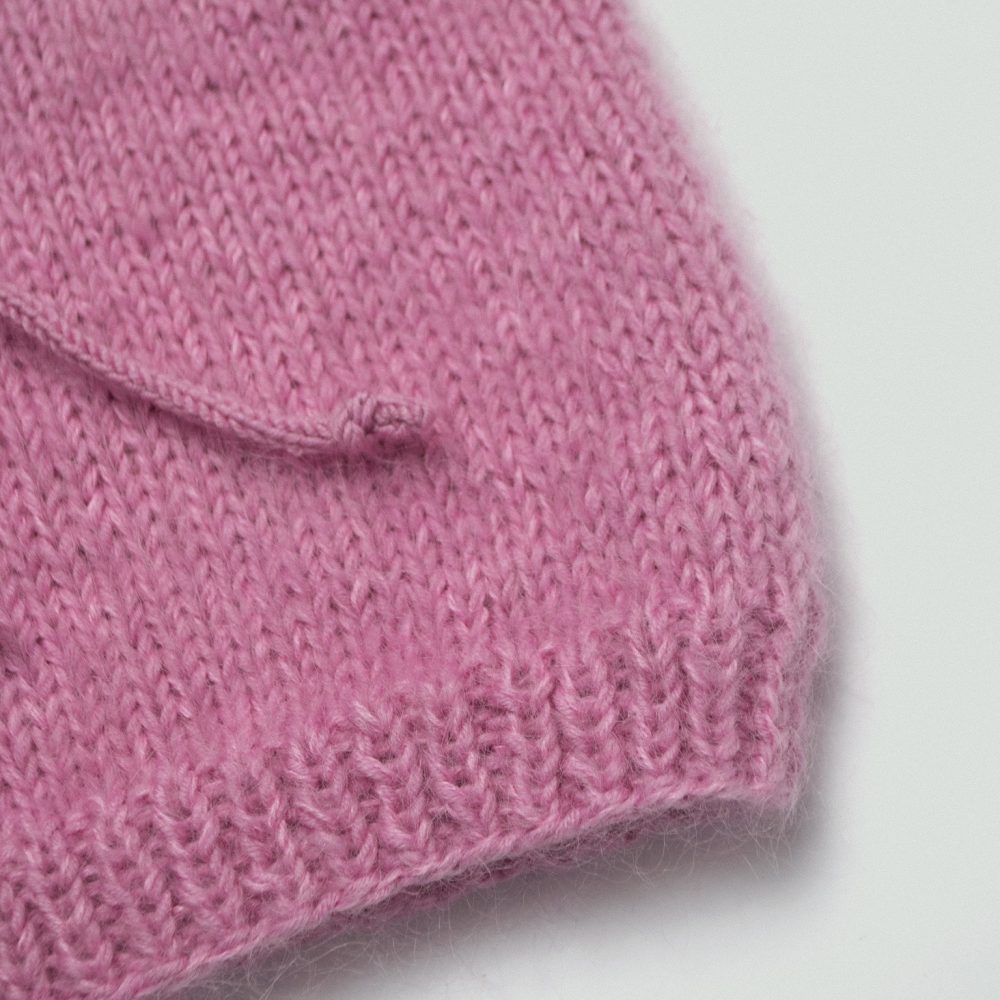 Kapturek z troczkami bubble gum mohair