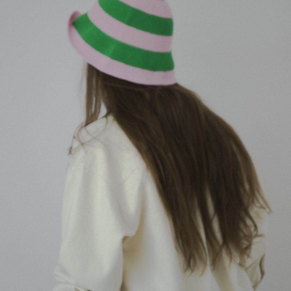 26 Bucket hat meadow
