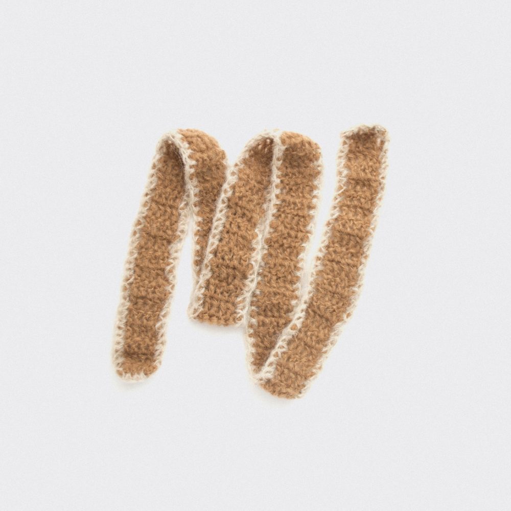 Tiny scarf almond