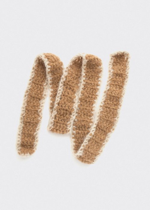 Tiny scarf almond