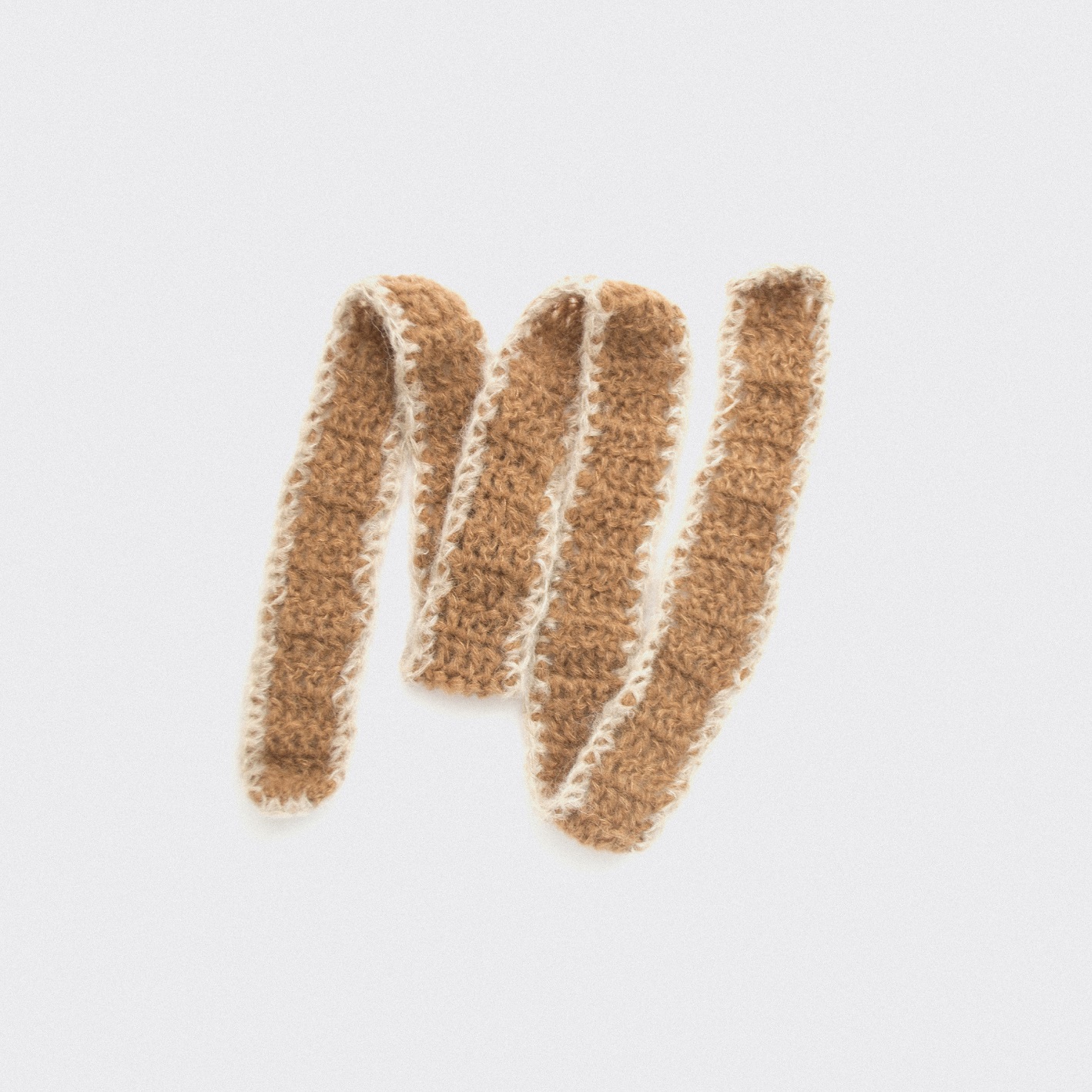 Tiny scarf almond