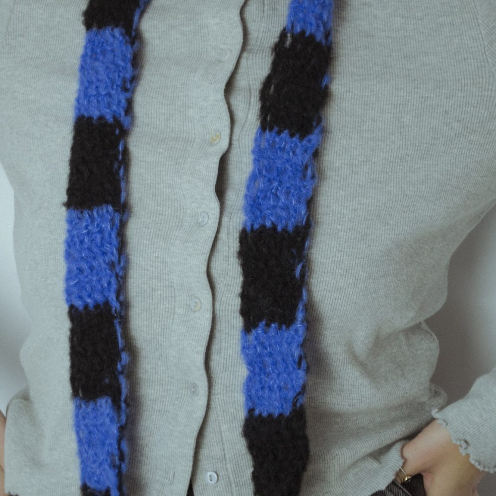 Tiny scarf almond
