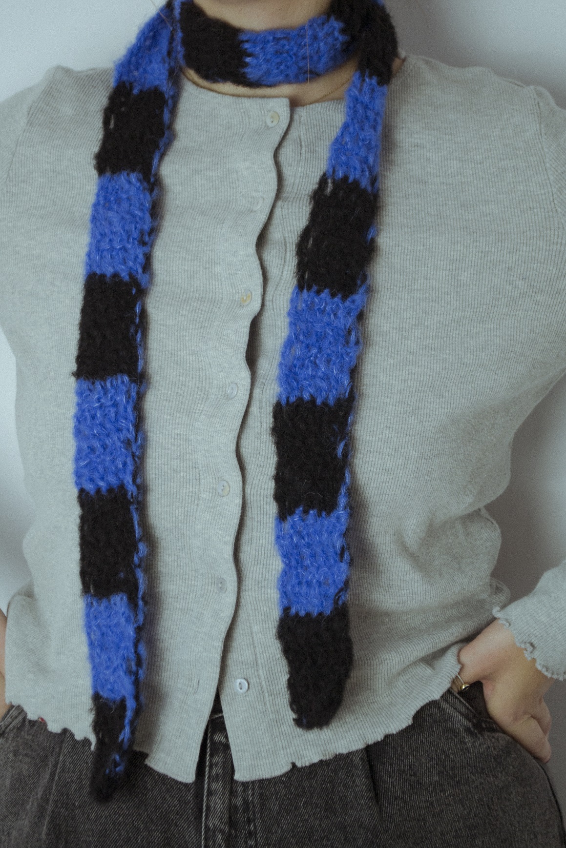 Tiny scarf almond