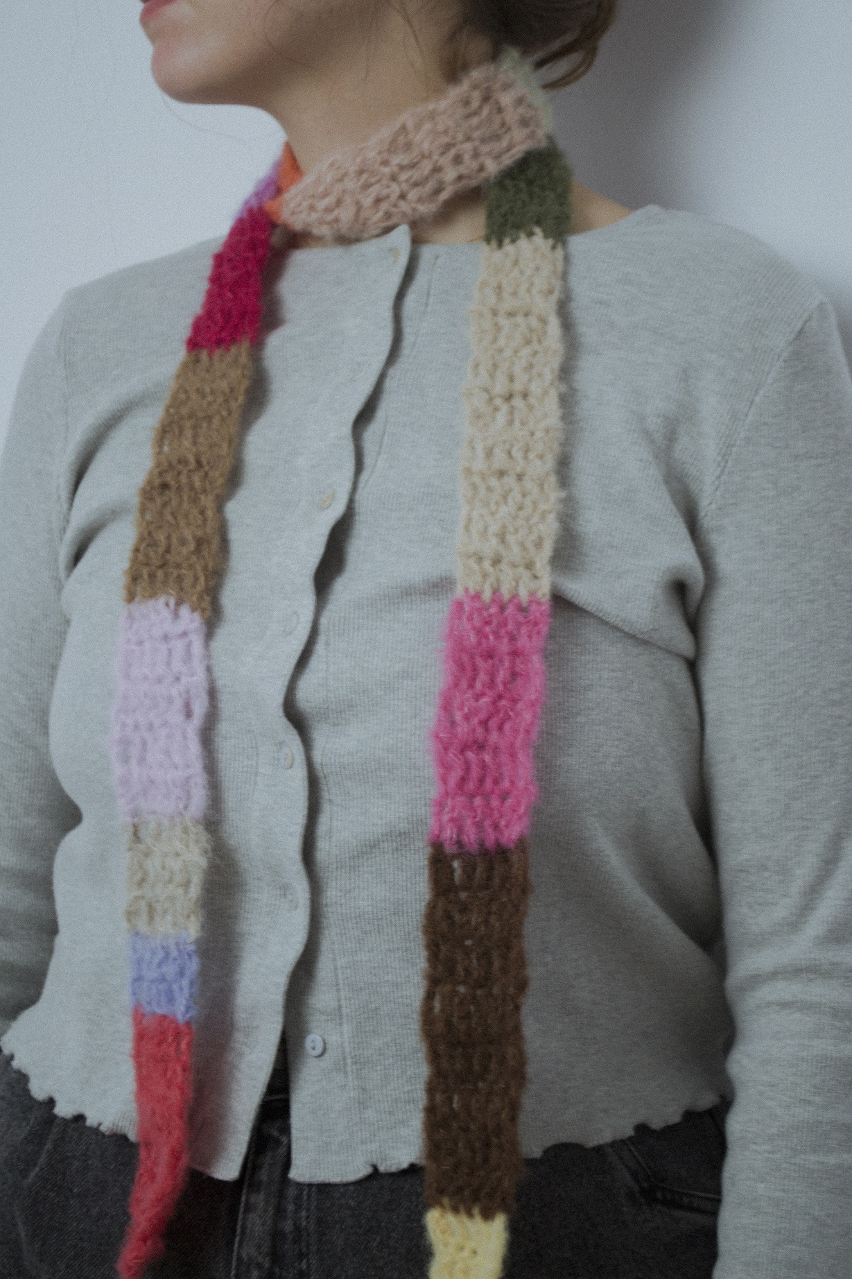 Tiny scarf almond