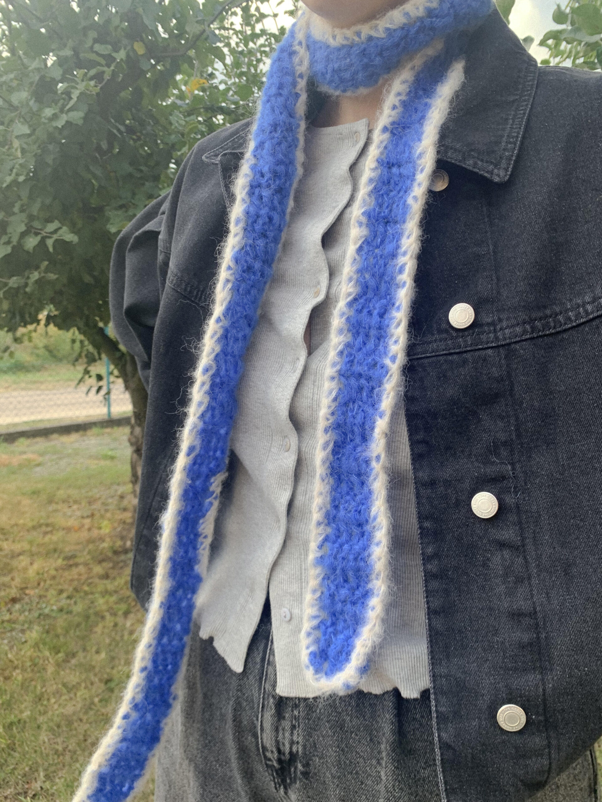 Tiny scarf almond