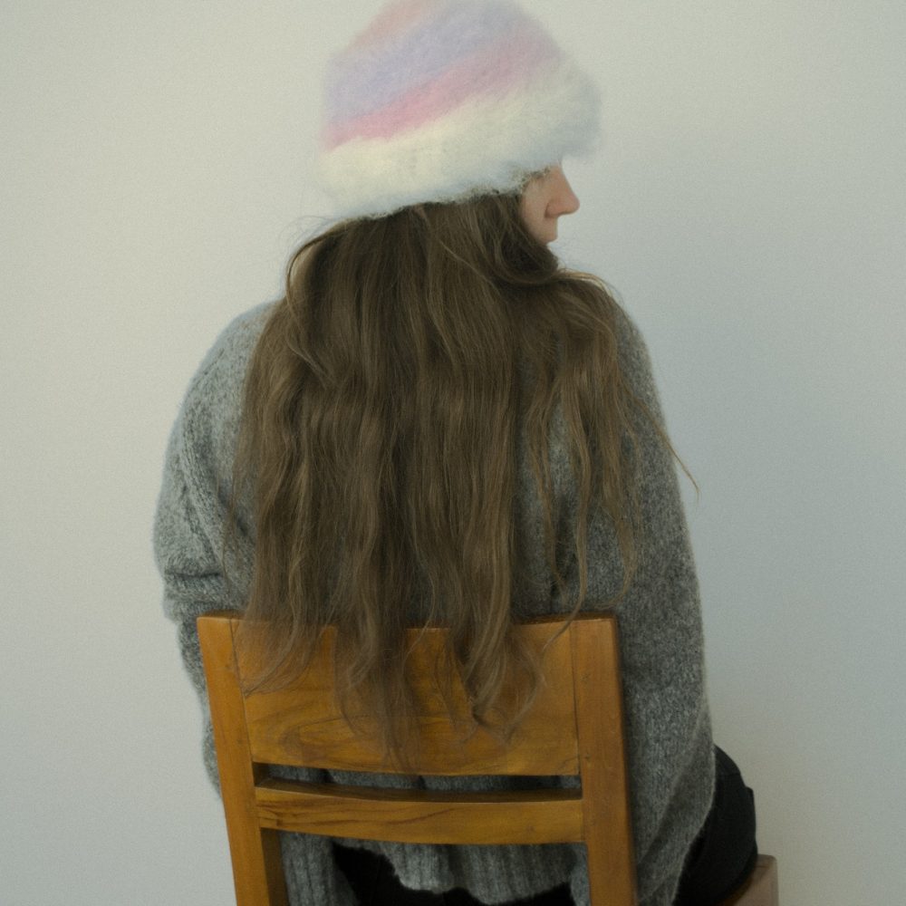8 Czapka blurred kolorowa