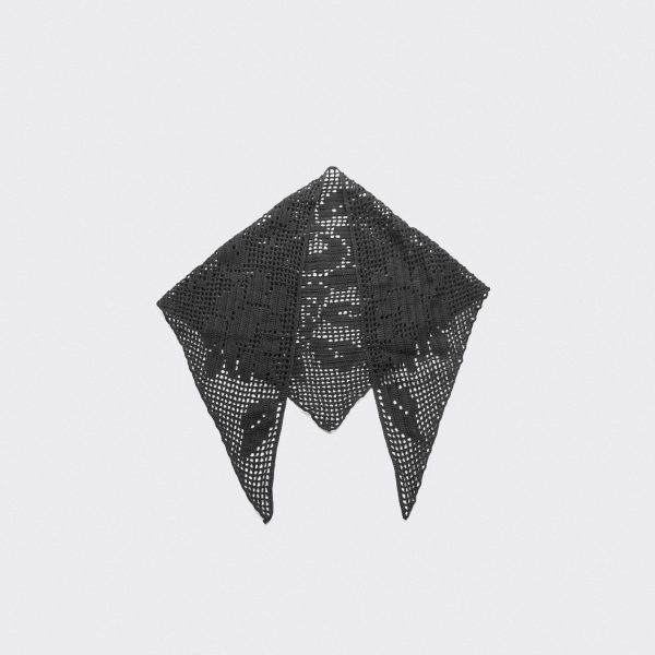 121-01 Chustka filet crochet black roses