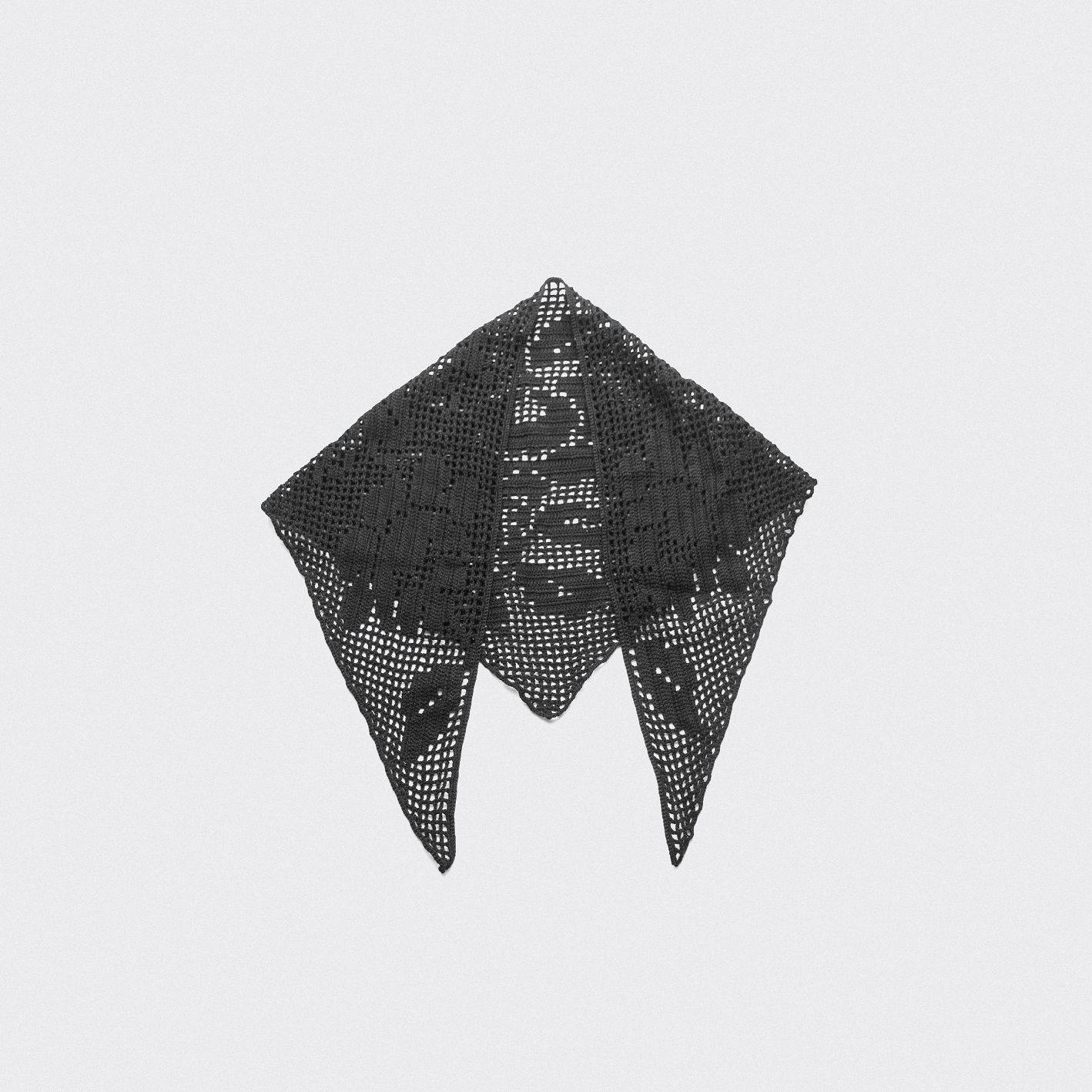 Chustka filet crochet black roses