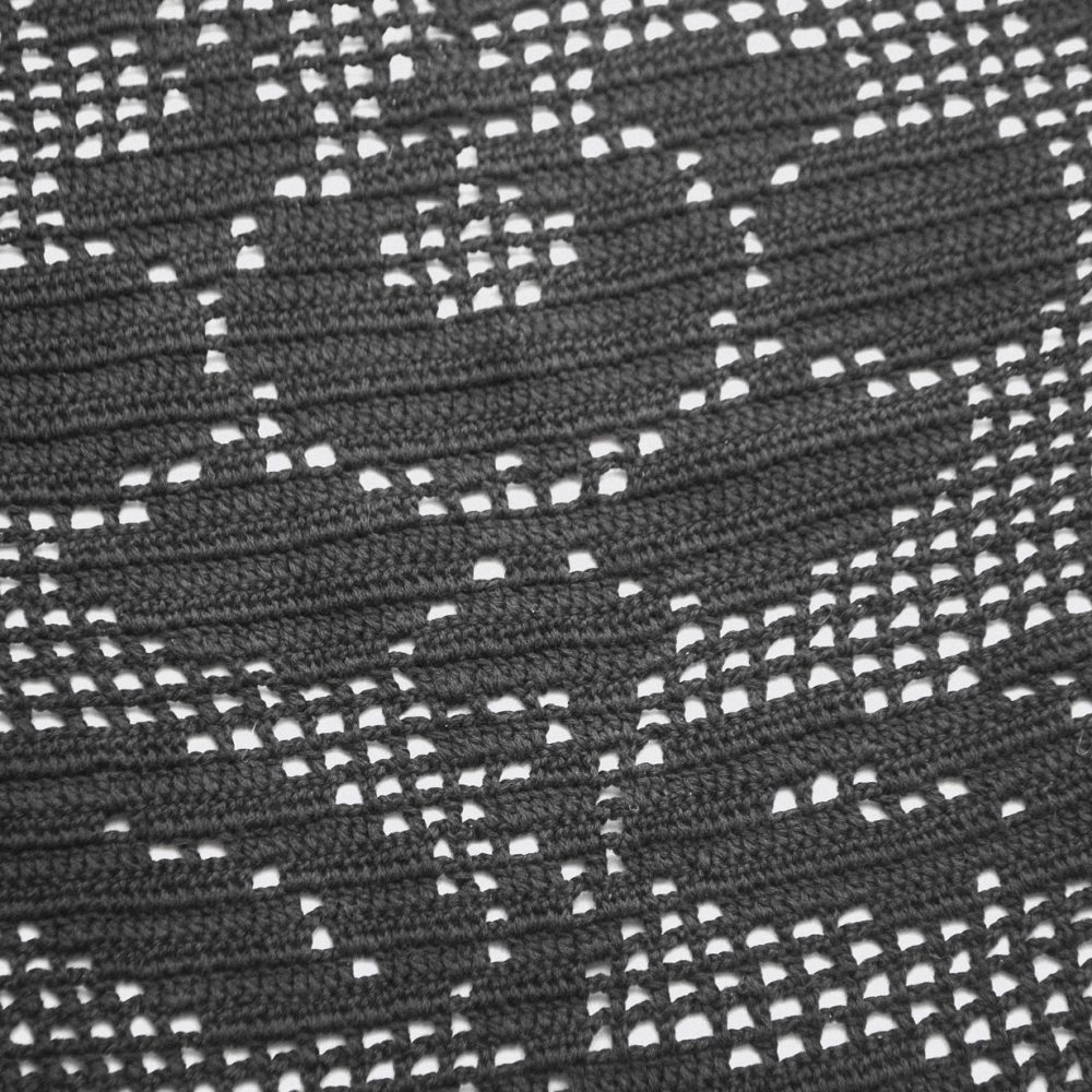 Chustka filet crochet black roses