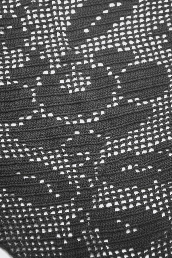 122 Chustka filet crochet black roses